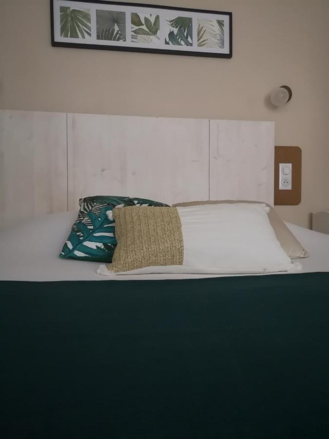 Hotel Les Deux Magots 라로슈베르나르 외부 사진