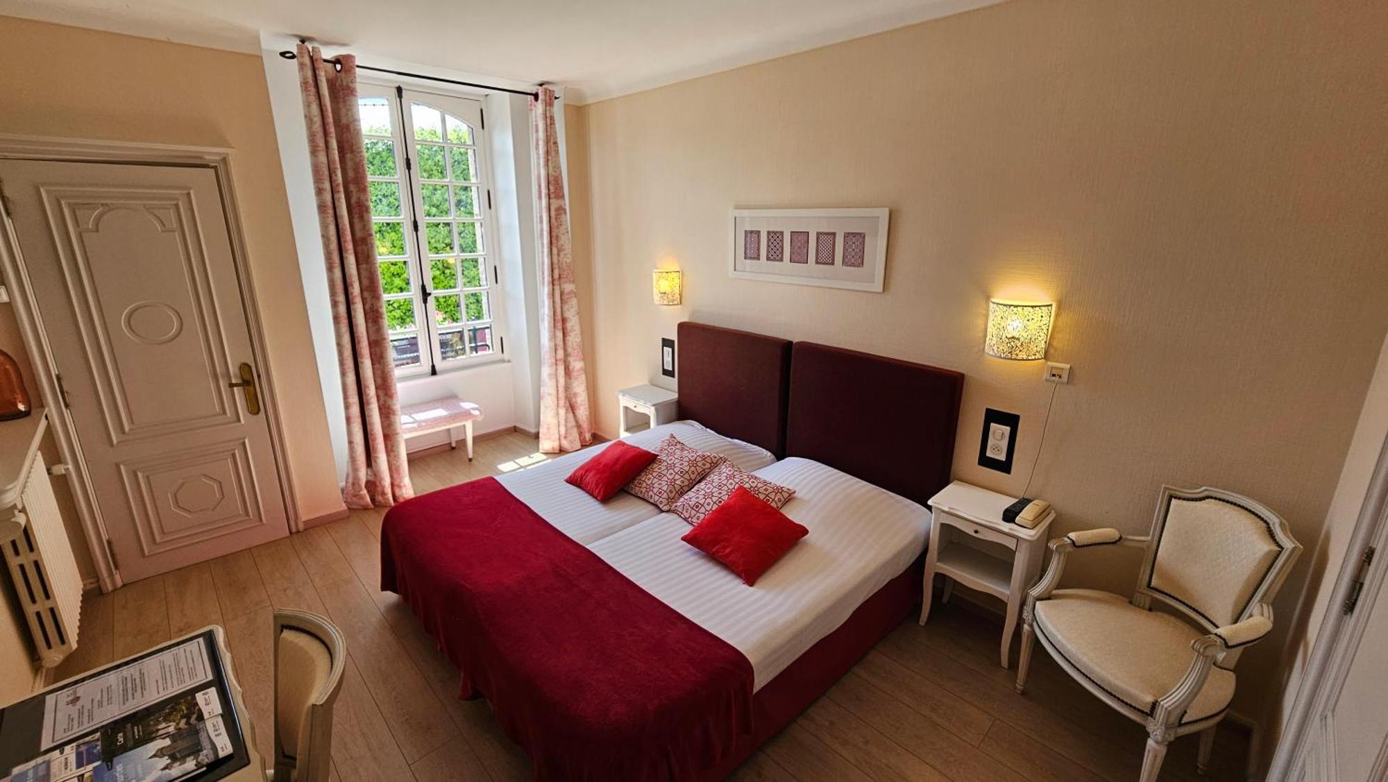 Hotel Les Deux Magots 라로슈베르나르 외부 사진