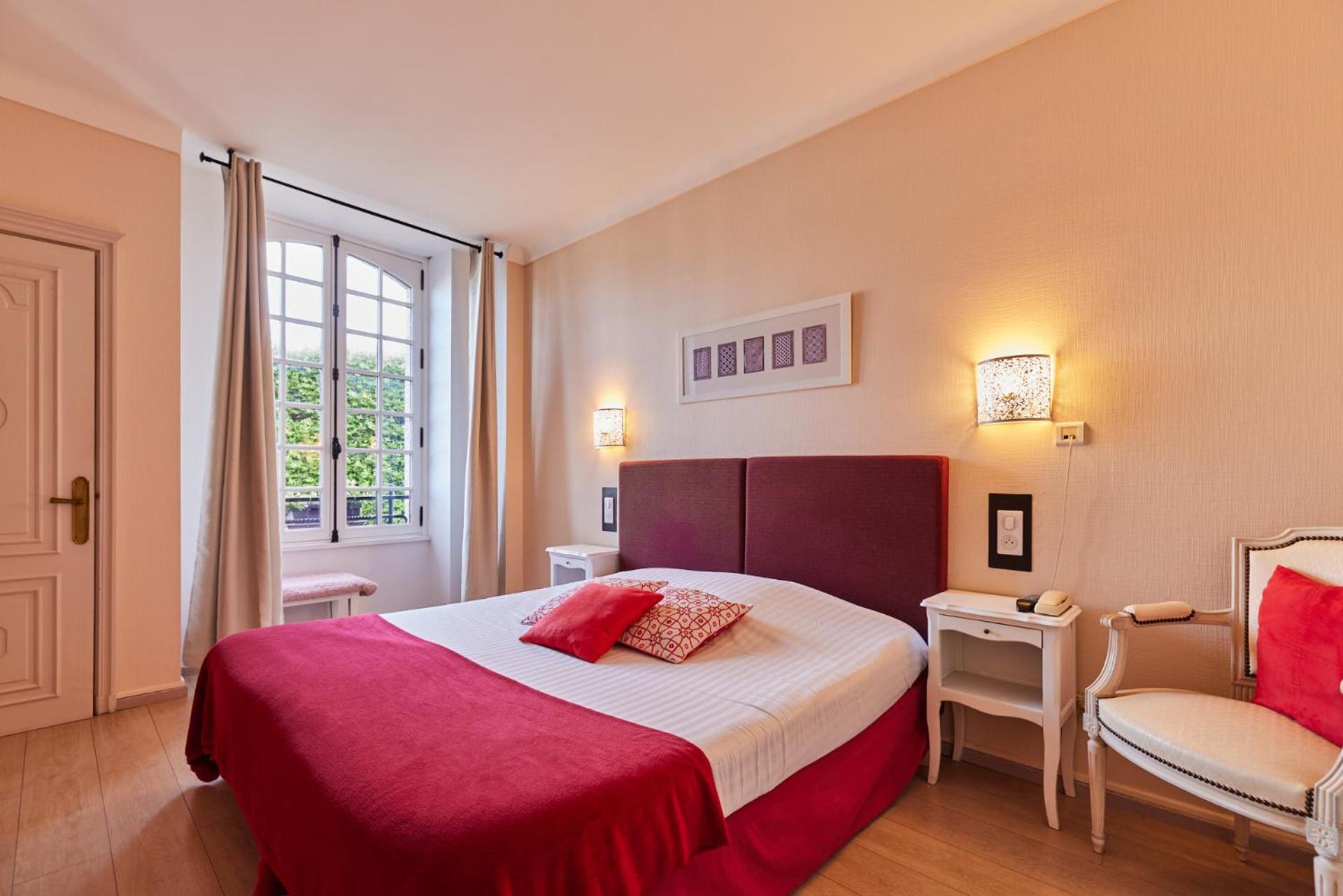 Hotel Les Deux Magots 라로슈베르나르 외부 사진