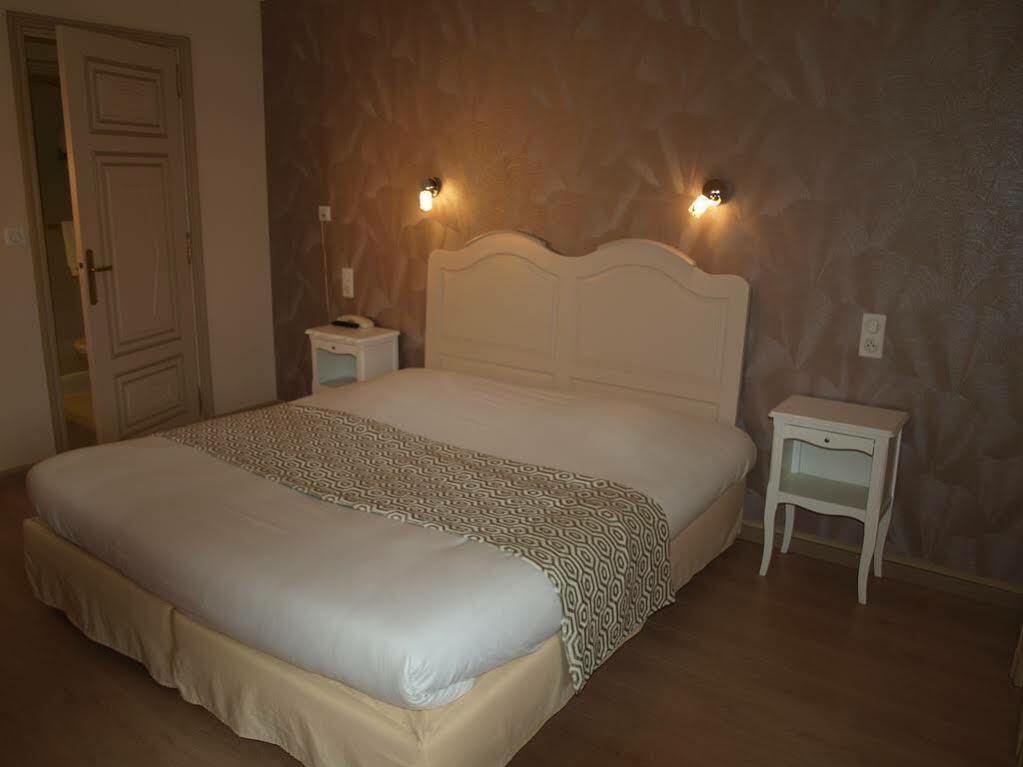 Hotel Les Deux Magots 라로슈베르나르 외부 사진